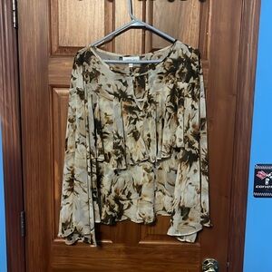 Women’s floral top